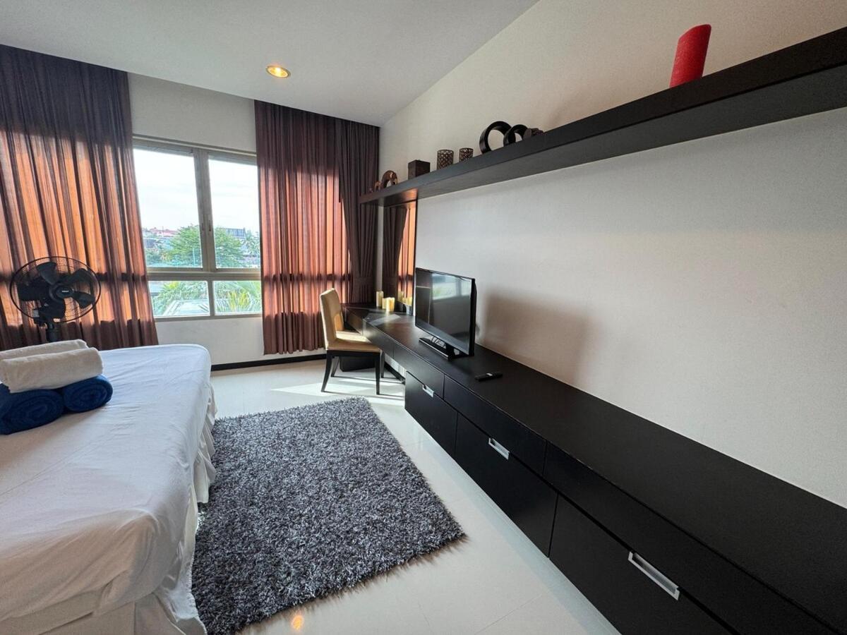 Modern 2-Bedroom Condo In Kamala Near The Beach Екстер'єр фото